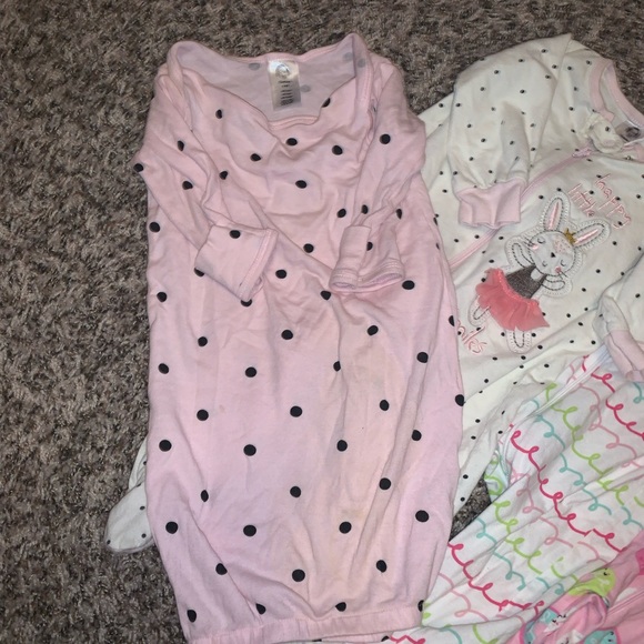 Bundle of 7 Gerber & Onesies brand footed sleepers and night gowns. - Picture 4 of 4